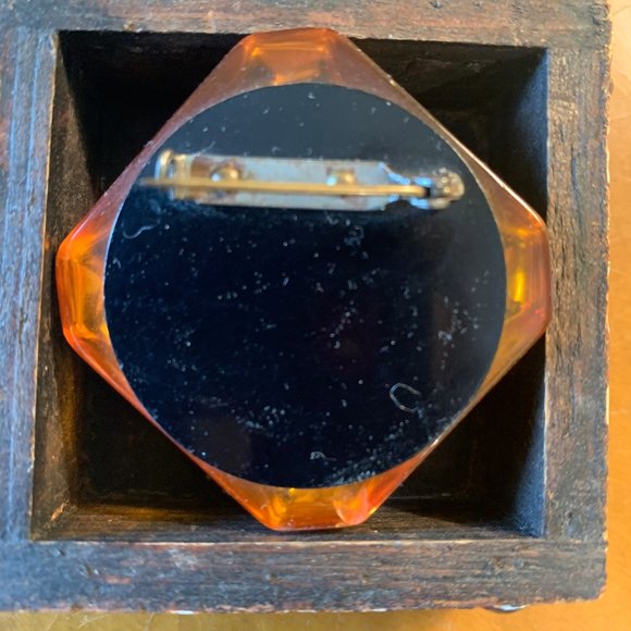 Fabulous vintage apple juice bakelite brooch! - Picture 3 of 4